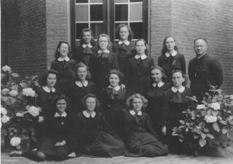 kweekschool.geslaagden 1945 [map 844].jpg
